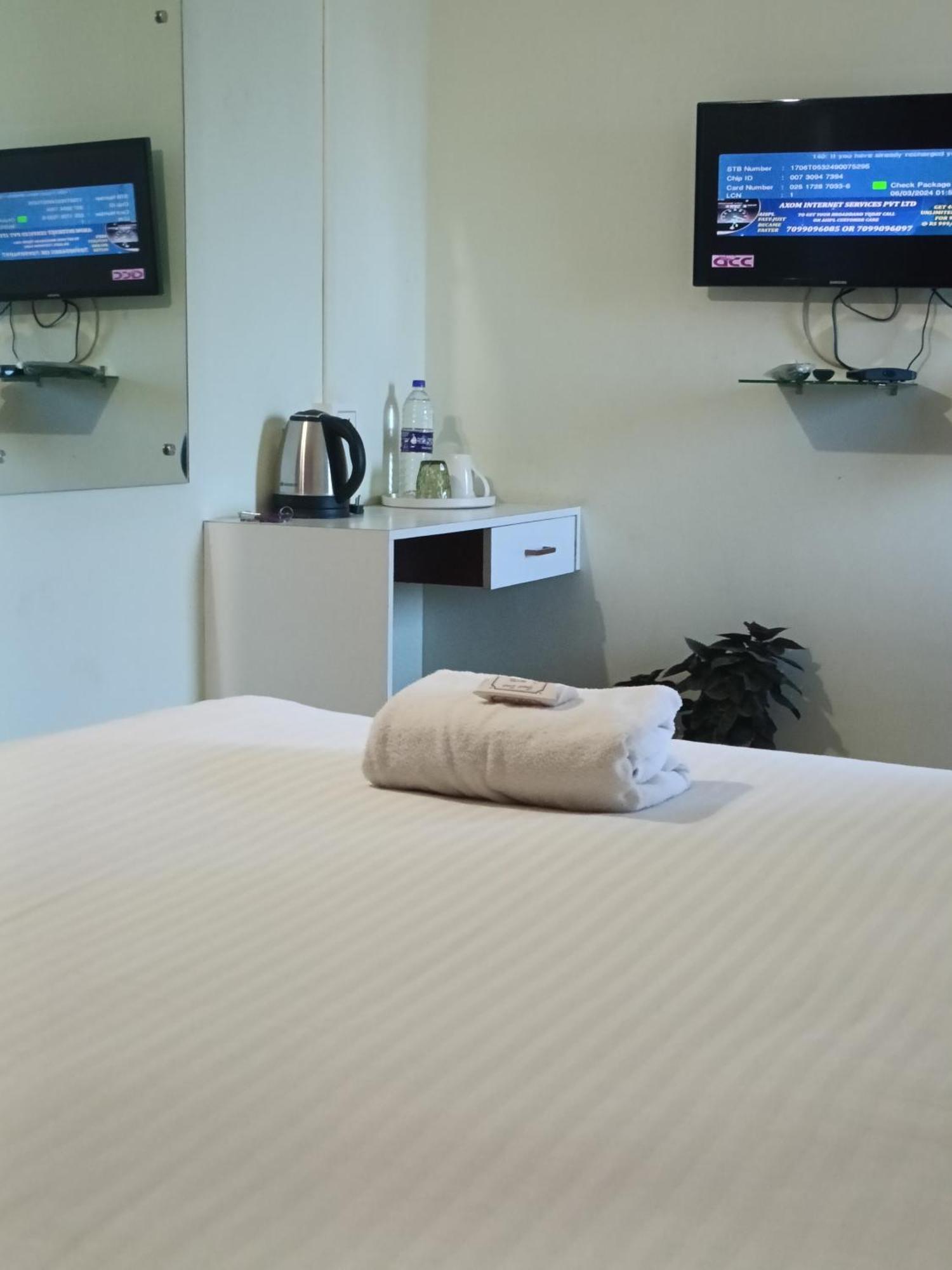 Hotel Bhargav Guwahati Buitenkant foto